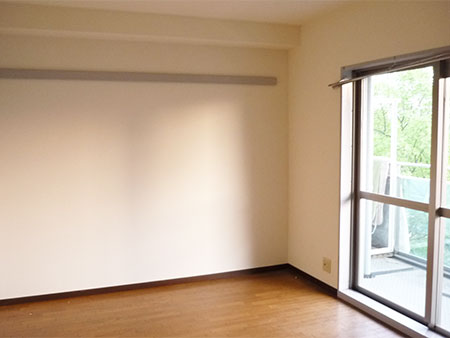 壁クロス張替え、ソフト巾木張替え