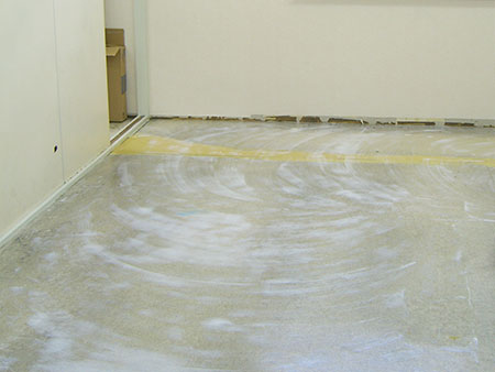 タイルカーペット用糊塗布