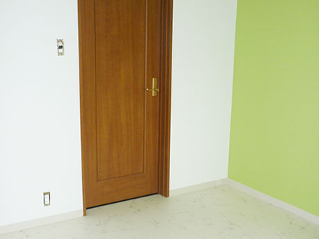 壁クロス貼替え、床フロアタイル